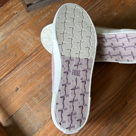 NWT Frye Gia Canvas Low Lace Sneakers in Lilac. Size 8.5 - Picture 5 of 5